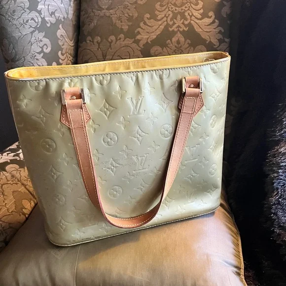 ✨Sold✨ Louis Vuitton Monogram Vernis Houston Antique Gold Patent Leather Bag - Picture 4 of 17